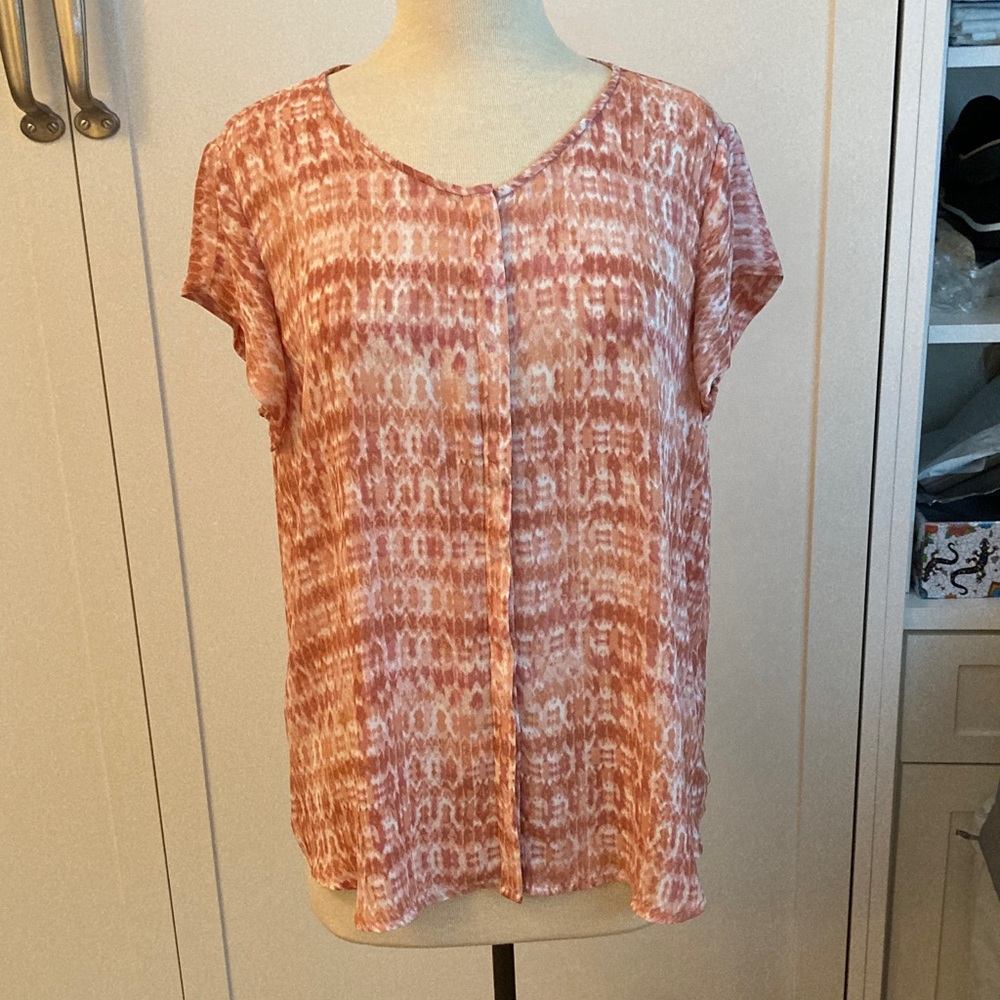 Chelsea & Theodore scoop neck and hem button down blouse